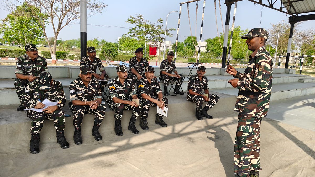 9BnSSB_INDIA's tweet photo. वाहिनी के कार्मिकों ने मैप रीडिंग का प्रशिक्षण प्राप्त कर दिशा-बोध और जमीनी समझ को और सुदृढ़ किया—हर परिस्थिति में सटीक निर्णय की तैयारी। 
#SSB_INDIA 
#SSBFTRLUCKNOW
 #SSBSHQGKP 
#MapReading
 #प्रशिक्षण
 #दक्षता https://t.co/epquYQOkj8