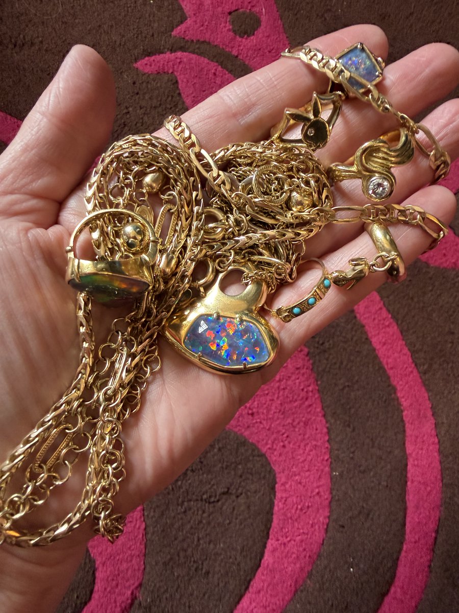 MissKimLinktree.com LONDON tweet media