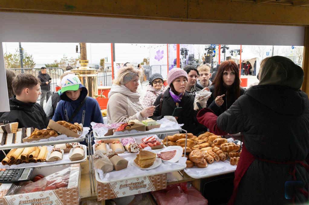 thandojo's tweet image. #Rhododendron #festival celebrated in #Vladivostok, #Russia to promote rhododendron-themed #tourism and enhance its appeal to #tourists.