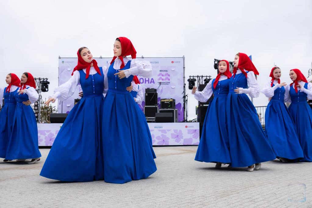 thandojo's tweet image. #Rhododendron #festival celebrated in #Vladivostok, #Russia to promote rhododendron-themed #tourism and enhance its appeal to #tourists.