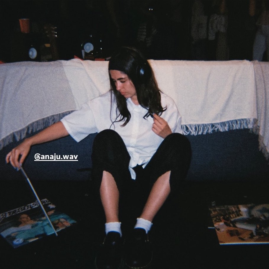 🛏️ | Anaju (<a href="/anaju_/">ANAJU</a> ) anuncia la portada de su próximo álbum de estudio “CUARTO BLANCO” que cuenta con 19 canciones.

Entre ellas se pueden encontrar “16 DE FEBRERO”, “Trankila” o “Si hablas con él”.