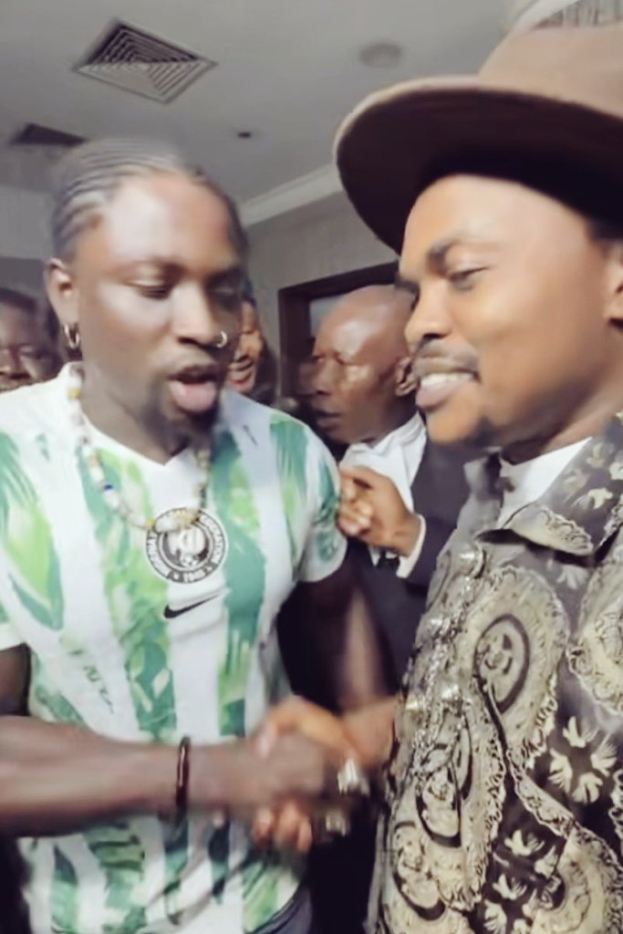 Online is not real 🤣

Look at the people you’re busy taking sides for, they’ve already shaken hands and moved on.

Now VDM is saying the fight is no longer with BLord, but with Omoyele Sowore. 😀