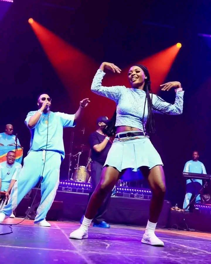 ebalemozindo's tweet image. #RDC: #CULTURE. 

Le triomphe de Zaïko Langa Langa au Zénith de Paris ce week-end a été brutalement entaché par un incident majeur en coulisses. Sitôt la prestation terminée, quatre danseuses du mythique orchestre congolais ont profité du retour à l'hôtel pour prendre la fuite,