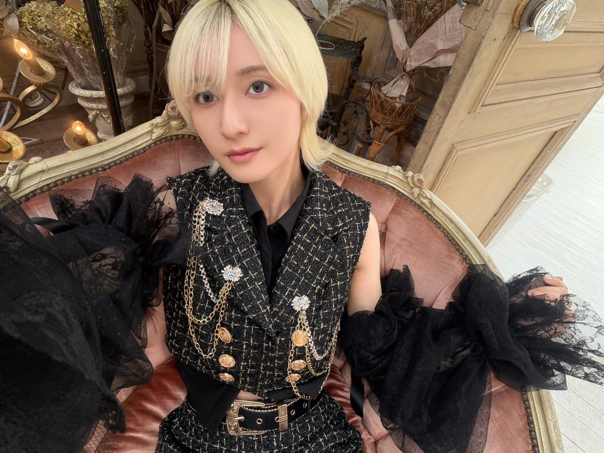 luca_x0097's tweet photo. ラブリーナさん(@loveriina_dress )のお衣装❣️
ツイード生地のセットアップ🖤💛✨

こちらも最強にｶﾜｲｲ❣️😼💖💫💫 https://t.co/E7VFmQdwmw