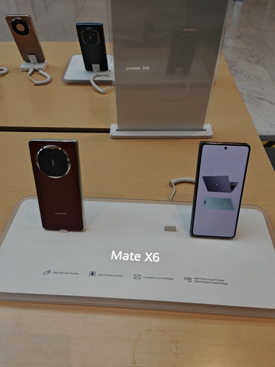 IshanWankhade's tweet photo. Huawei Mate X6 Foldable Smartphone
#EMUI #HarmonyOS https://t.co/htfRccex7k