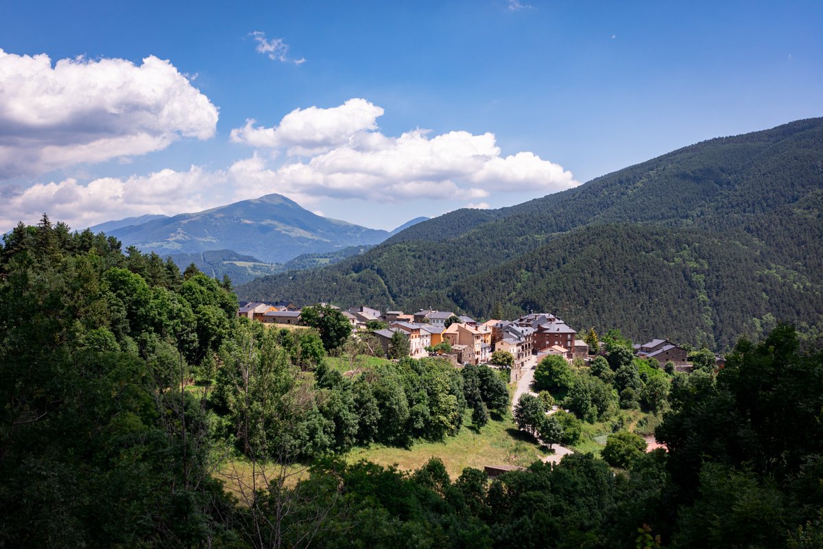 RipollesTurisme's tweet photo. Al #Ripollès, 19 rutes t'esperen al Parc Natural de les Capçaleres del Ter i del Freser. 📍
Descobreix la Ruta dels veïnats de Planoles: natura i tradició al Pirineu.🌿
#planoles #pnterfreser #senderisme #ripollès #ripollesturisme #inpyrenees #visitpirineus #catalunyaexperience https://t.co/9klcQSPNoj