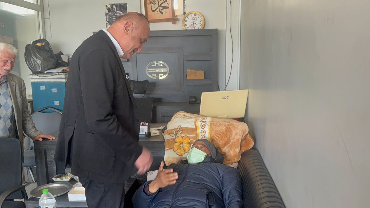 melih_meric's tweet image. Geçirdiği rahatsızlık nedeniyle tedavisi devam eden partilimiz Mahli Kılıç’ı ziyaret ederek geçmiş olsun dileklerimi ilettim. Kendisine Allah’tan acil şifalar diliyor, en kısa sürede sağlığına kavuşmasını temenni ediyorum. #CHP #Gaziantep