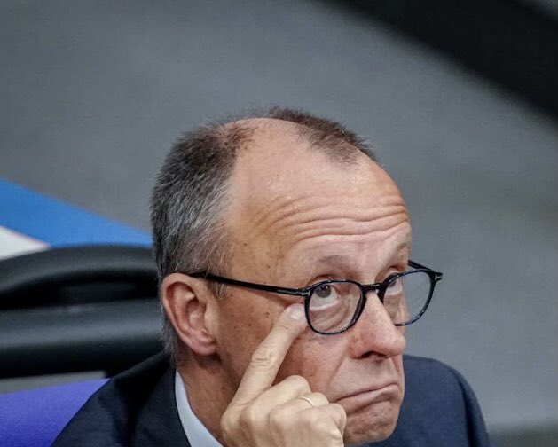 Ceterum censeo Unionem Europaeam esse delendam tweet media