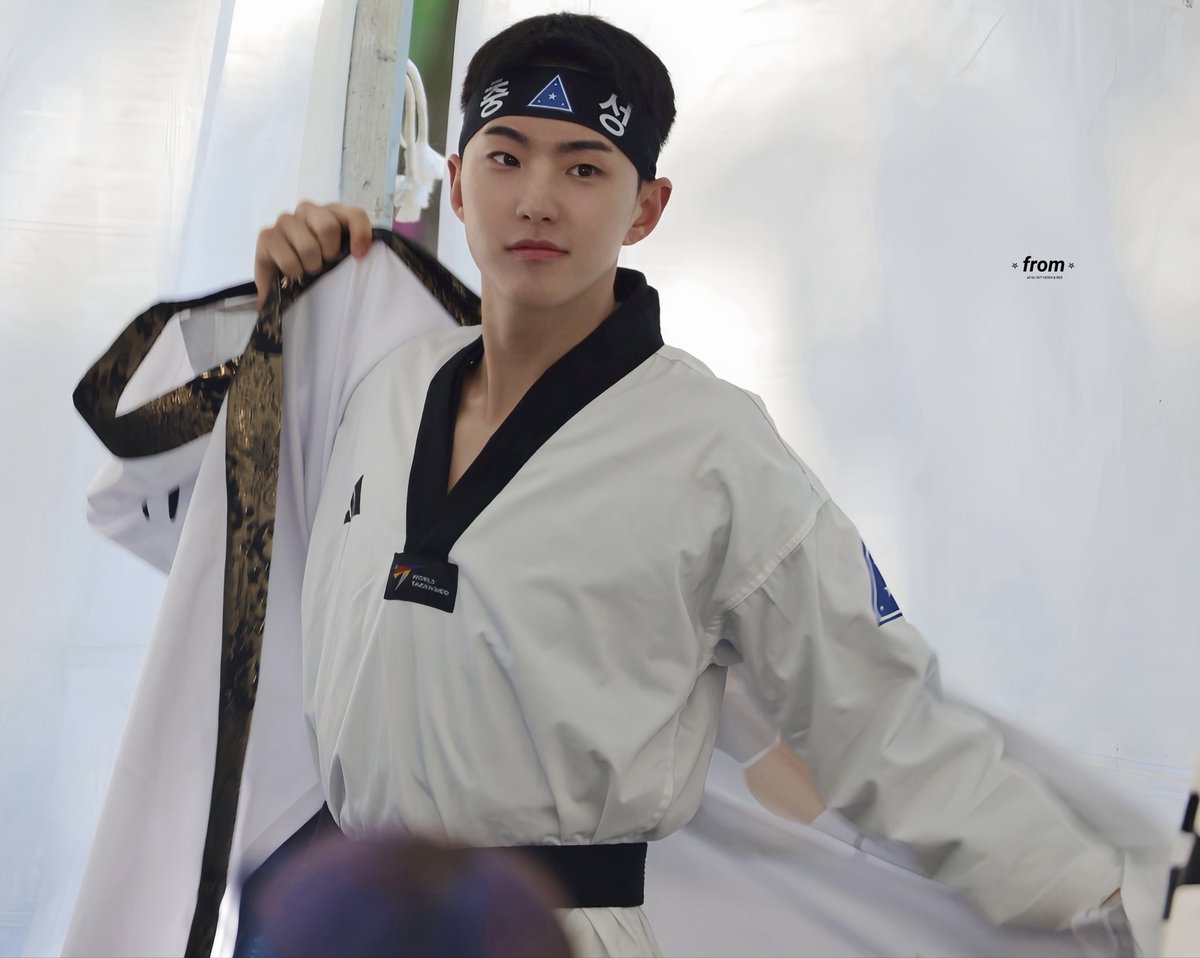 ⋆ 𝙛𝙧𝙤𝙢 ⋆ tweet media