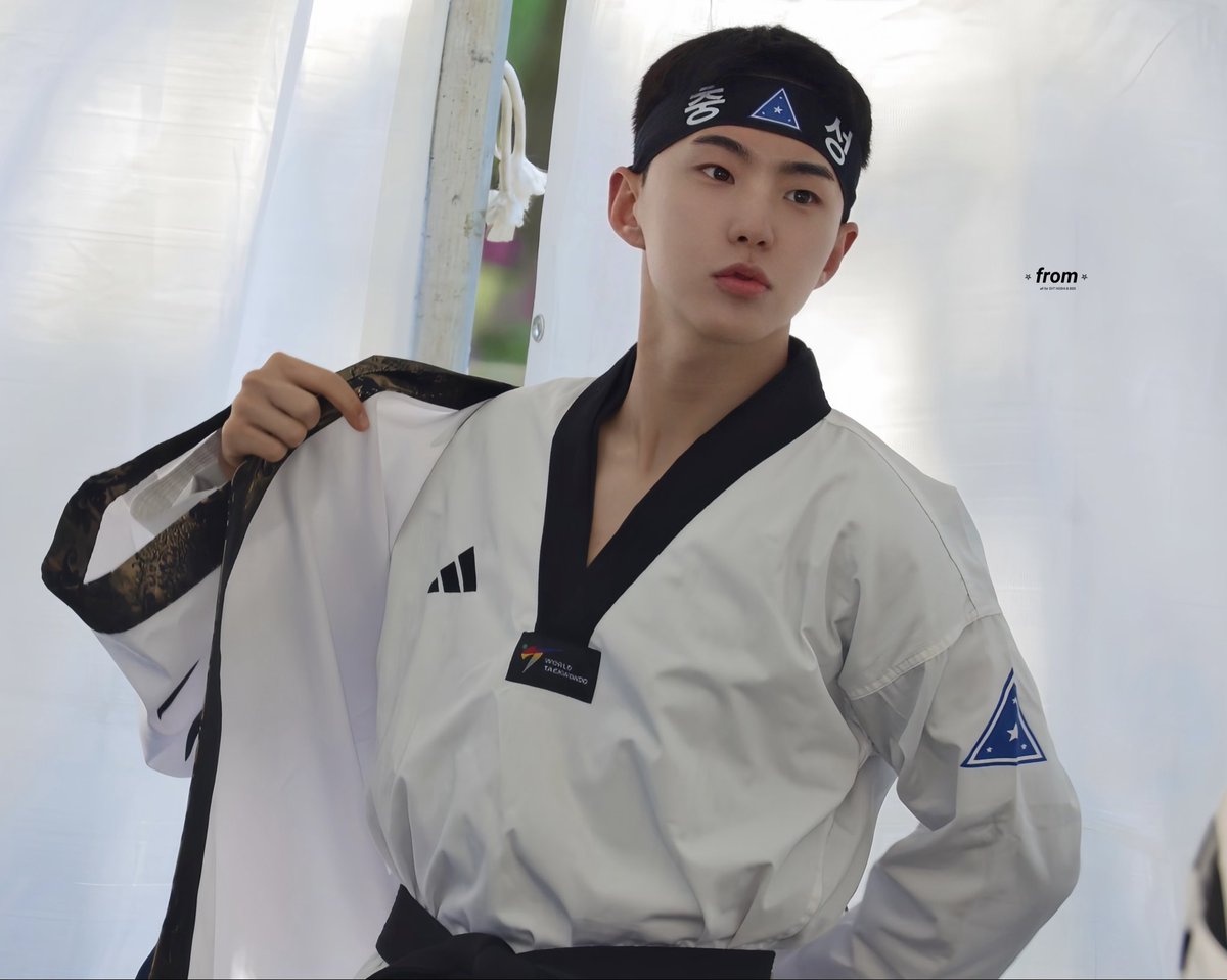 ⋆ 𝙛𝙧𝙤𝙢 ⋆ tweet media