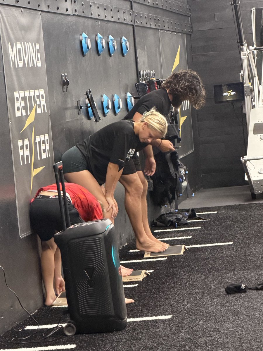 BrookelynnDolin's tweet image. Doing some active recovery to start the week strong. Let’s go! 🐎
#melbournebulldogs #melhighsoftball #Junior #athlete #uncommitted2027 #travelsoftball #outfield #lefty #slapper #uncommitted #highschoolsoftball #highschool #triplethreat #highschoolseason
@SidwellRob