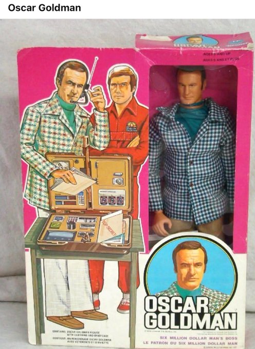T1000Gary's tweet photo. @toys_retro Why is Oscar dressed like a pimp? https://t.co/G3dkHVLD9k