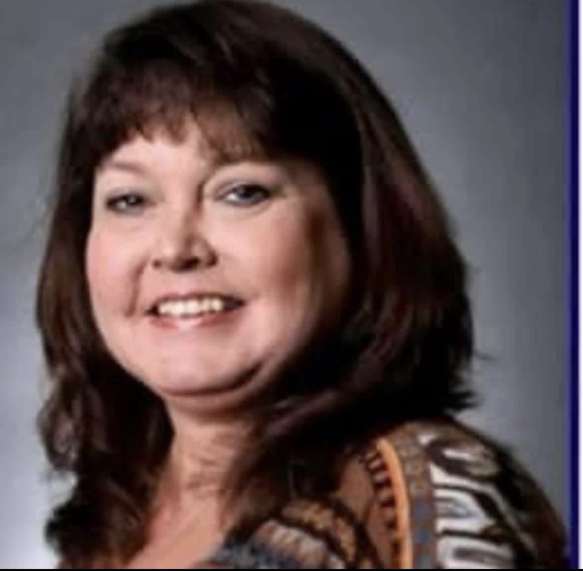 Lexhumanrights's tweet photo. Today we are sending congratulations to Tami Reed, Operations Manager who is celebrating 35 years of service to the Commission! Tami’s work anniversary was April 26th! We appreciate Tami’s many years of service and dedication to the Commission 🎉🎊 https://t.co/4gh5lzncHo