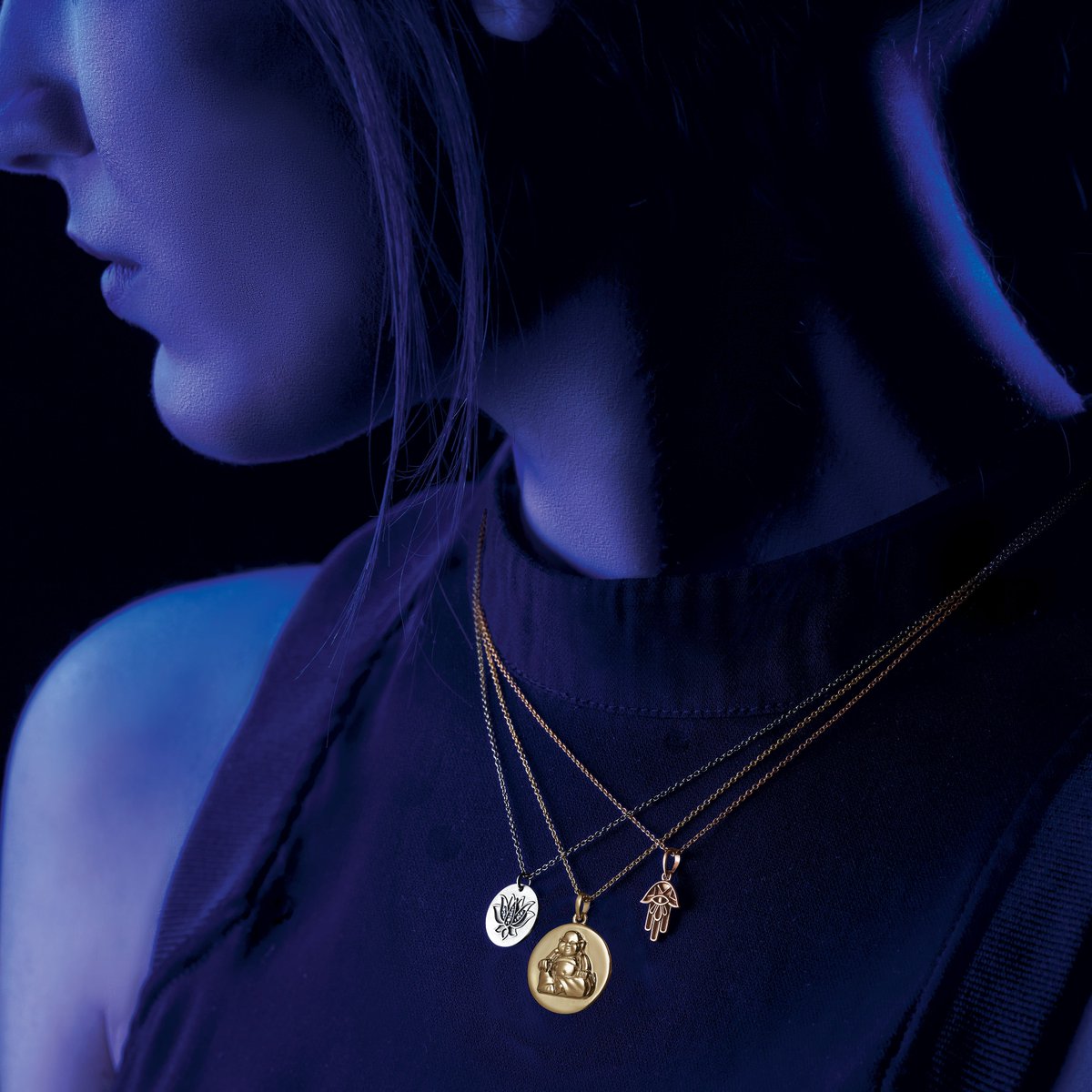 RyanJonathanFJ's tweet image. Embrace the power of symbols with layered gold pendants. #ModernJewelry #GoldVibes #ElegantDesign