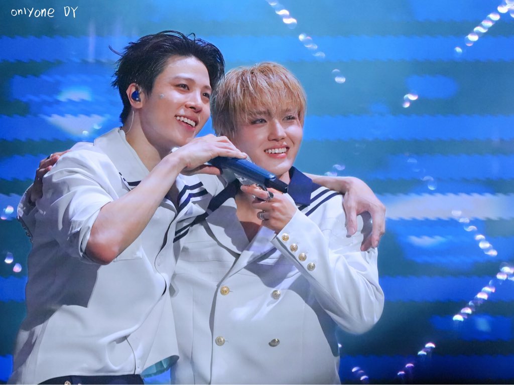 OMG IS IT JUST ME OR ITS BEEN AGES SINCE WE GOT A HWANYOUNGZ FANSITE PIC !!?! thats boyfriends!