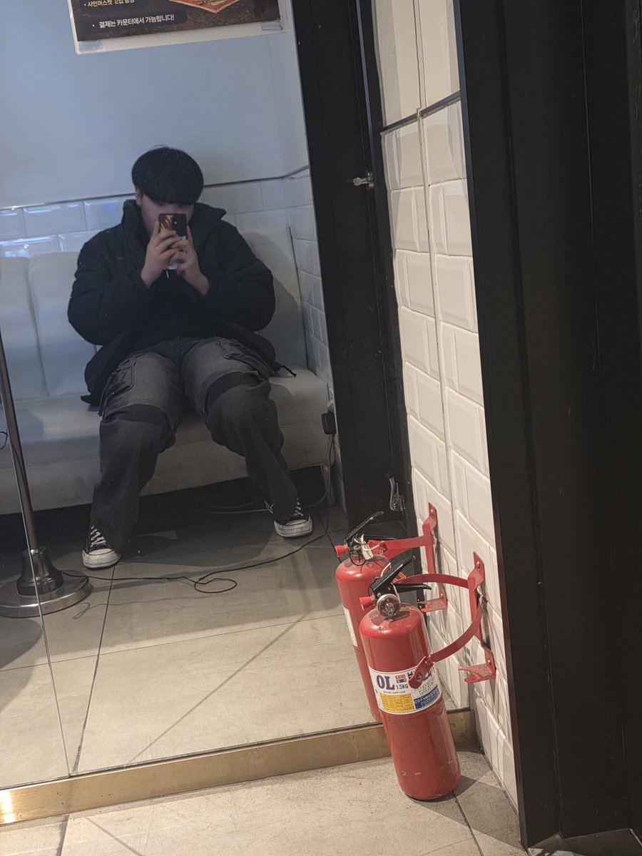 hjkl173's tweet photo. 허벅지 너무 큰거아니야? https://t.co/EBO5k3NoL8