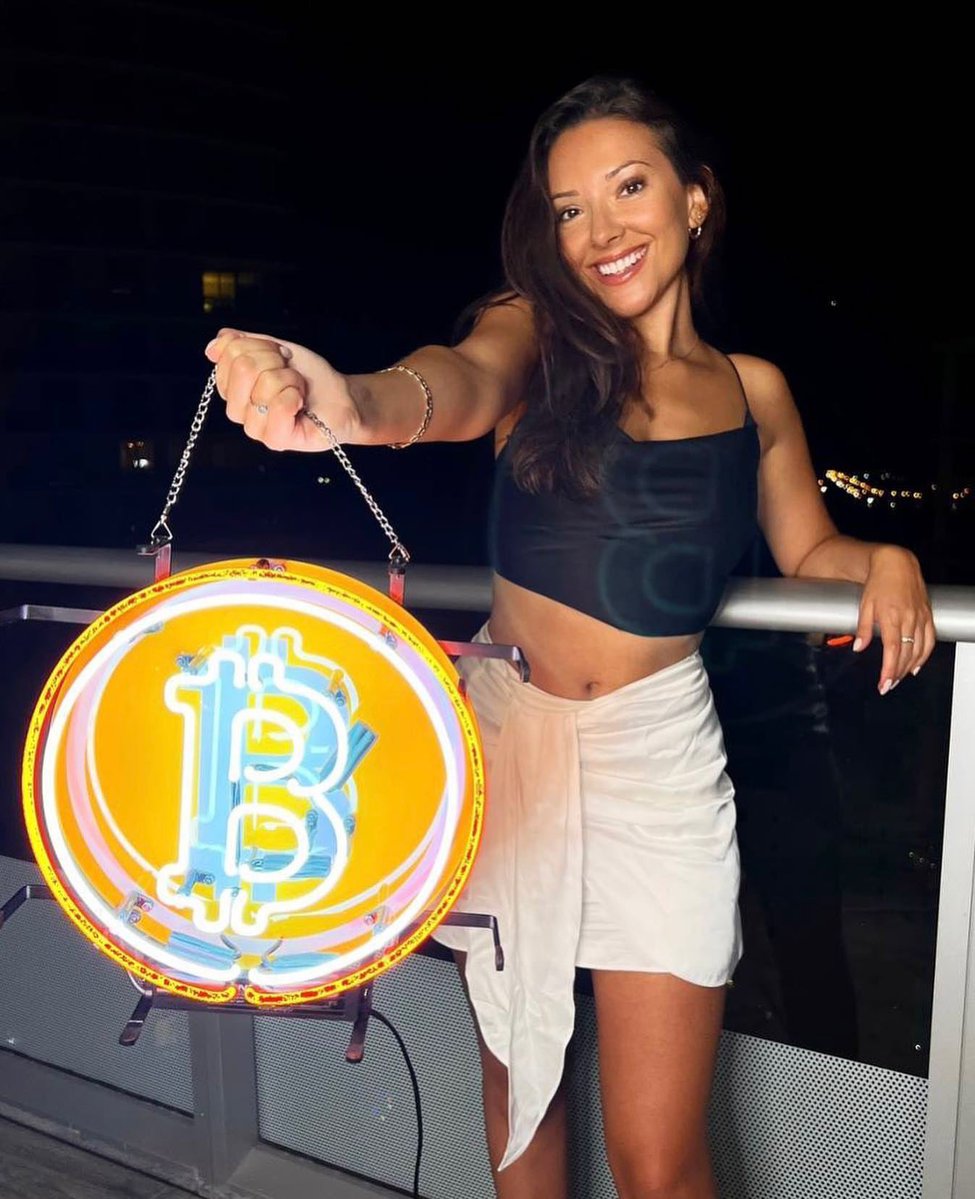 Layah | The Crypto Girl tweet media