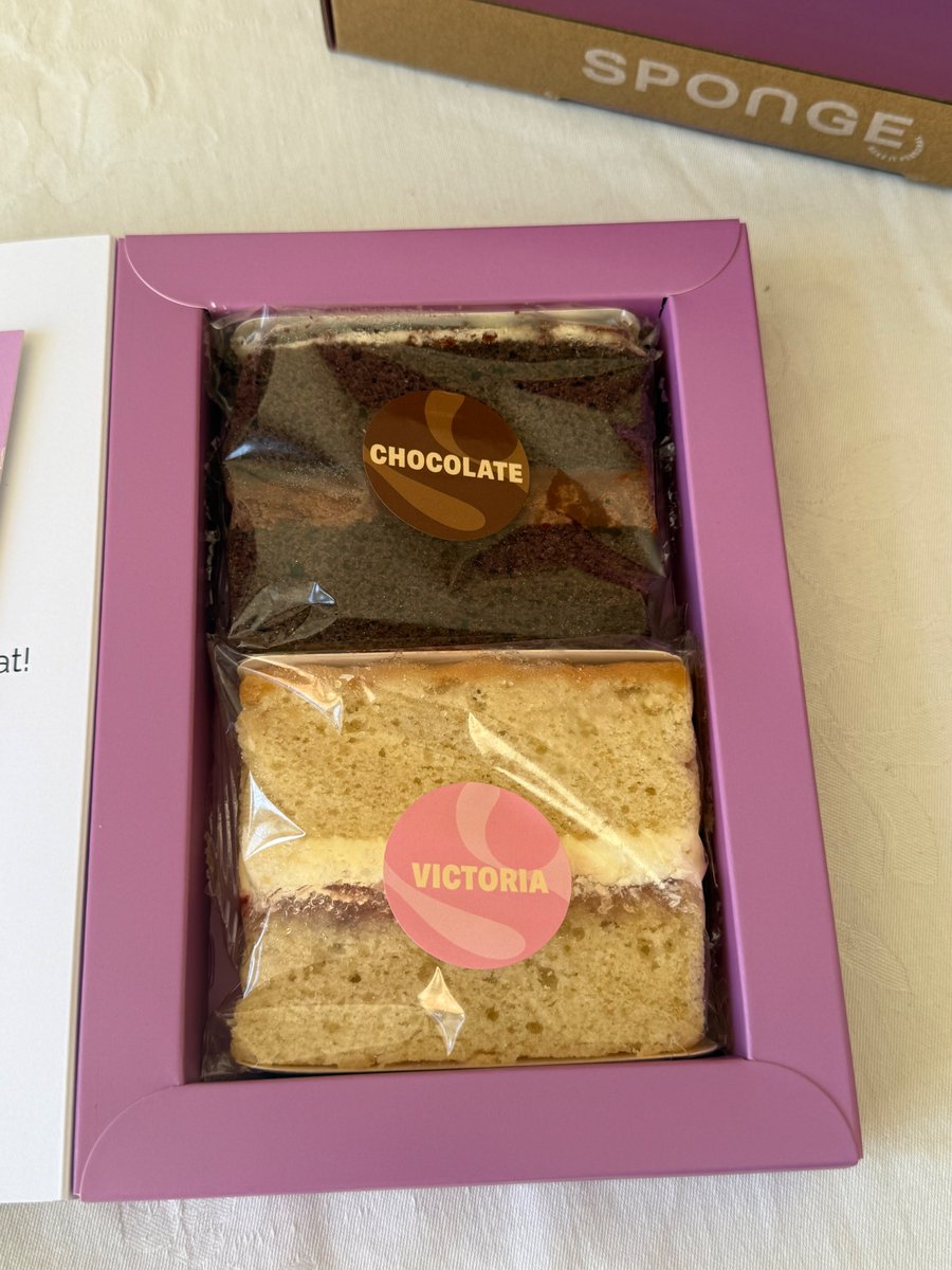 ReviewStudioUK1's tweet photo. AD
@SpongeCakesLtd send cards for celebrations - and cake! 

https://t.co/yXyTK3fmG8

#VeganCake #CakeGifts #GlutenFreeCake #FreeFromCake #GiftsForHer #giftsForHim #GiftsForGran #GiftsForGrandad #FathersDay #GiftsForFathersDay https://t.co/FM1vBvp4Ep