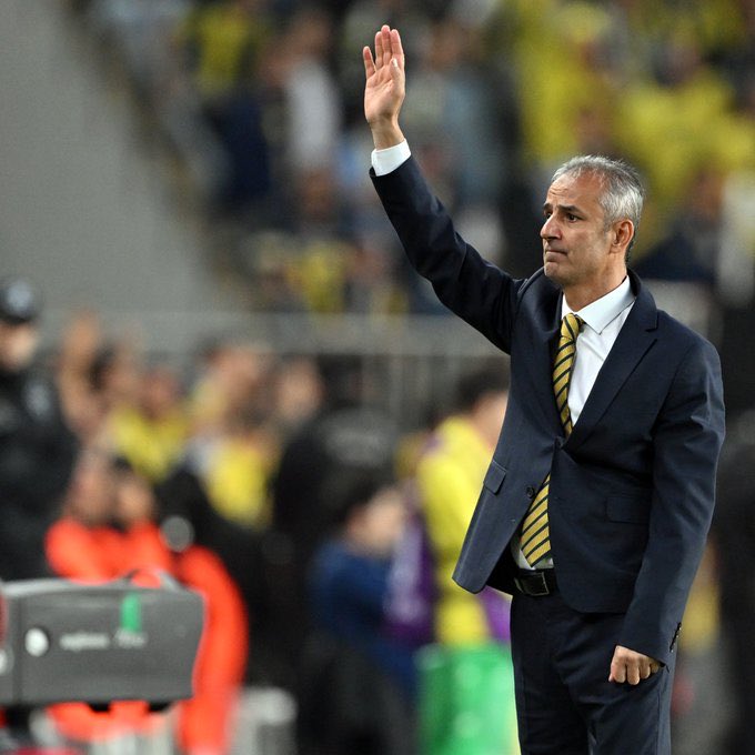 bgyetherr's tweet photo. Soru: "Teklif gelse Fenerbahçe’ye dönmeyi düşünür müsünüz?"

İsmail Kartal: "Elbette değerlendiririz." (Çağdaş Evren Şenlik) https://t.co/kBSzXDiDT3