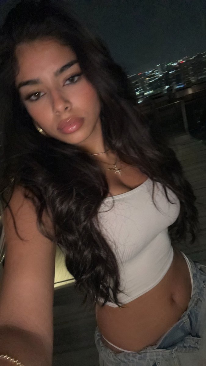 Night Balcony Flash Selfie