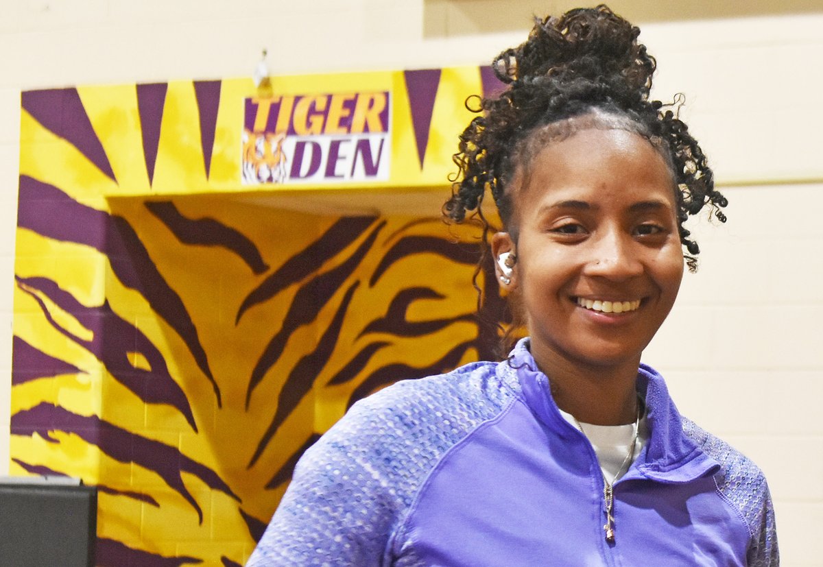 BhamTimes's tweet image. Jazmine Saxton and Rex Sharpe are former #Fairfield Tiger athletes who experienced success in their playing days. They have returned to their alma mater with plans to duplicate the success of boys #basketball, him on the #football field; her on the court.

birminghamtimes.com/2026/04/former…