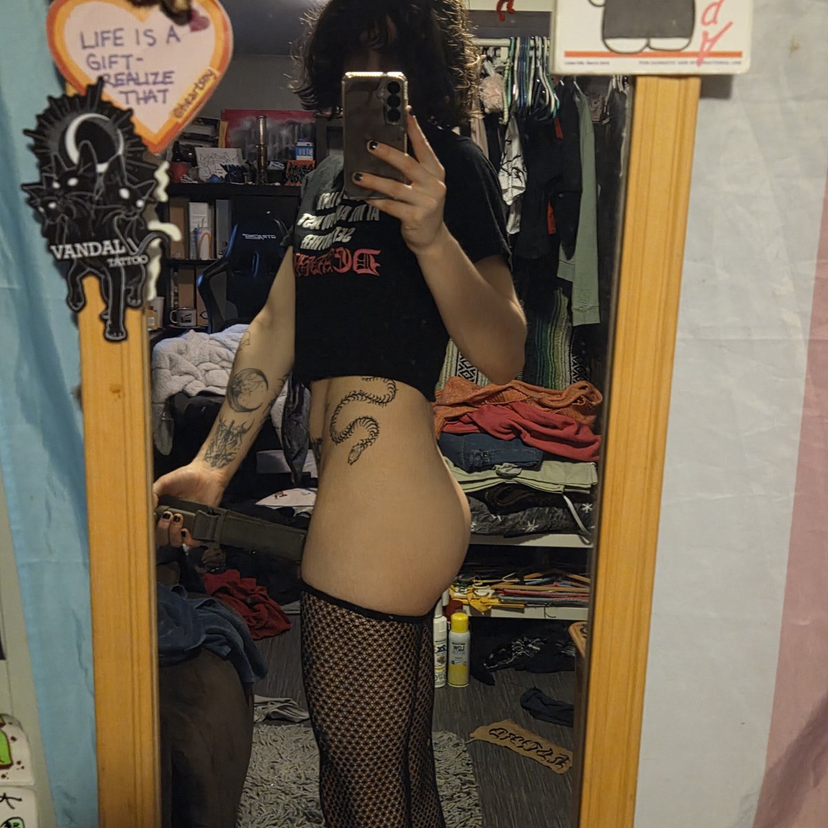 Muttgirl tweet media