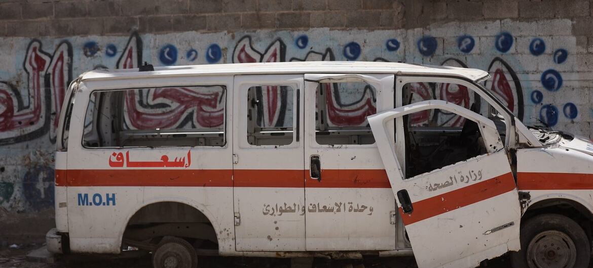 UNIC_Moscow's tweet image. Ближний Восток: продление перемирия между Ливаном и Израилем, гибель миротворца ООН из Индонезии

tinyurl.com/4579mnzd

 Поврежденная машина скорой помощи в городе Газа. Фото: Служба новостей ООН

#UN #OOH #MiddleEast #WHO #БлижнийВосток #ВОЗ