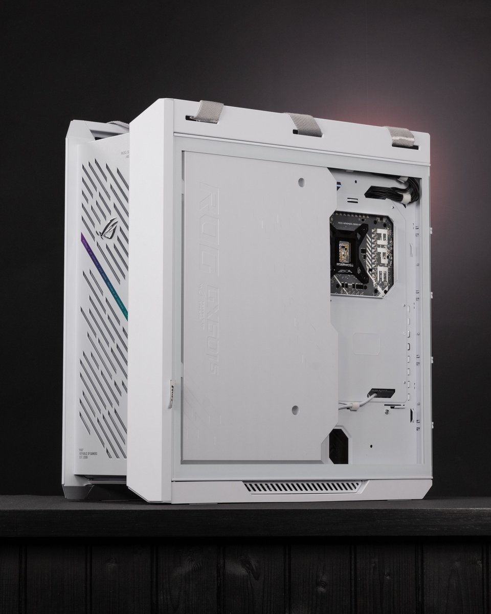 ASUS_ROG's tweet image. @mr_matt_lee takes the white #ROG Helios II to the next level with this premium, detail-driven build.

Prefer a darker look? It's available in black too:

⚪: rog.gg/StrixHeliosIIW​
⚫: rog.gg/strixheliosii​

Ready to upgrade? 🚀​
👉🏻rog.gg/upgrade-what-m…​

#PCbuild #PCcase