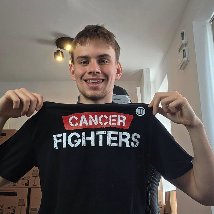 LMPositif's tweet photo. 🇵🇱 Un influenceur polonais a récolté près de 60 millions d'euros pour les enfants qui luttent contre le cancer. En live pendant 9 jours, le streamer connu sous le nom de Łatwogang, a largement battu le précédent record de fonds récolté en direct en invitant plusieurs invités célèbres comme le footballeur Robert Lewandowski. 👏 💰 (The Guardian) 

📸 Łatwogang