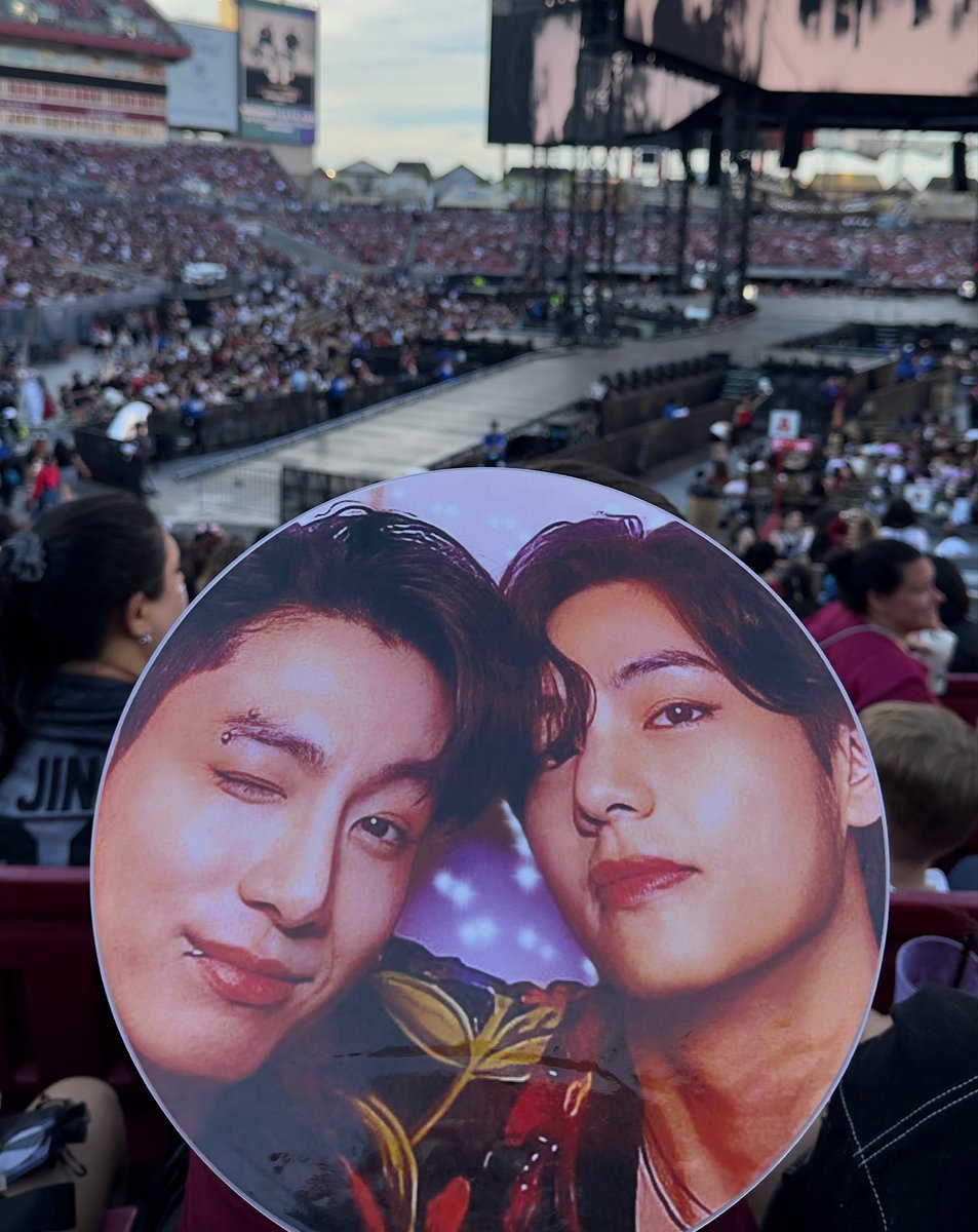 tgkstigma's tweet photo. took taekook to see taekook !! life goal accomplished ! 💜 https://t.co/6RUbAvQSab