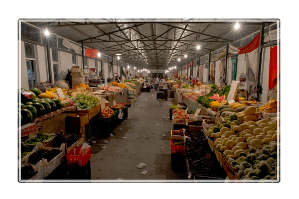 photos_dsmith's tweet image. Who needs a #supermarket when this is available from the #street? #Fresh #fruits, #vegetables and #meat, others are #selling dried #produce, #nuts and #pulses #streetfood #streetfoods #streetfoodlover #China #PictureOfTheDay for more see darrensmith.org.uk