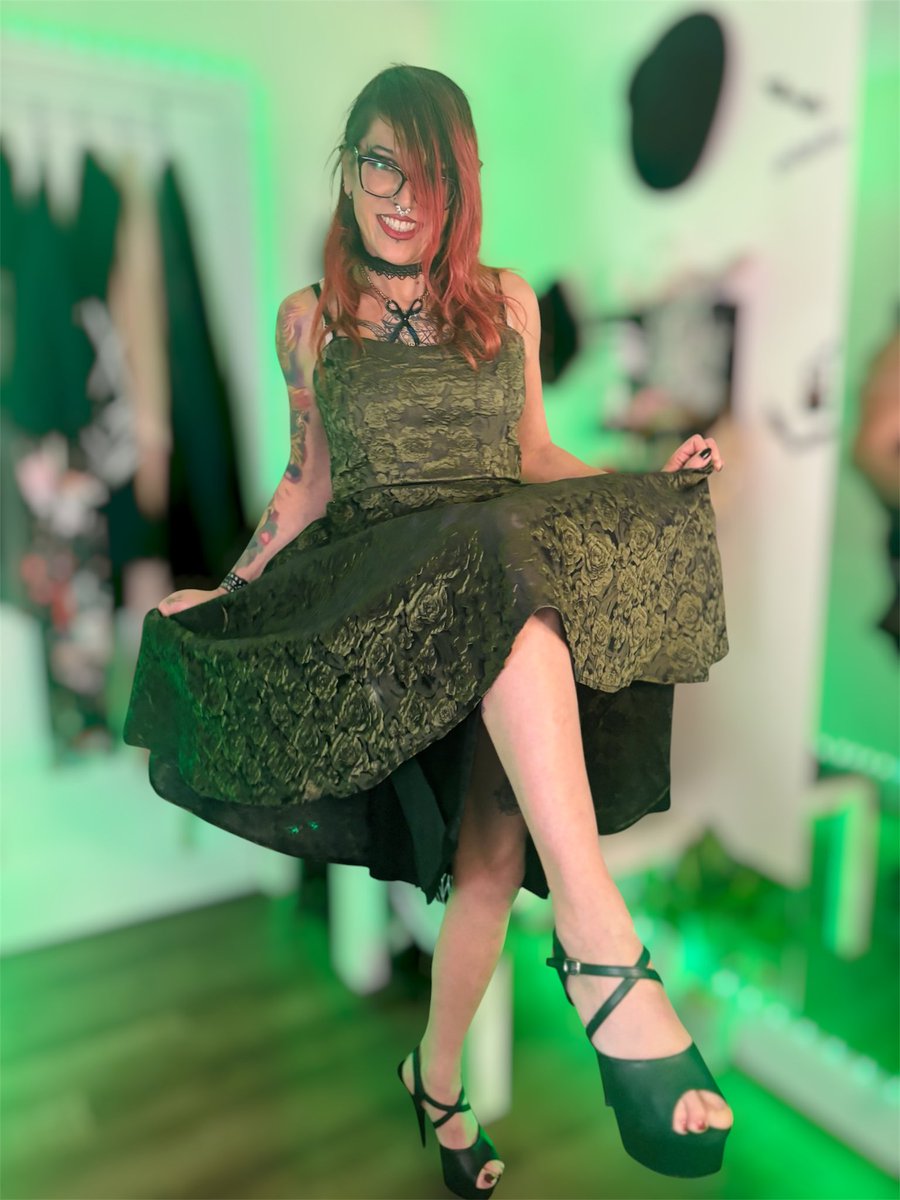 ts_miss_ino's tweet image. You know it’s the right one when you can’t take your eyes off it 💚

Latest deal: Dress 👗 45$ on clearance at Le Chateau
Heels 89$ on clearance at ShoeFreaks.ca

#dress #heels #deals #outfit #styling