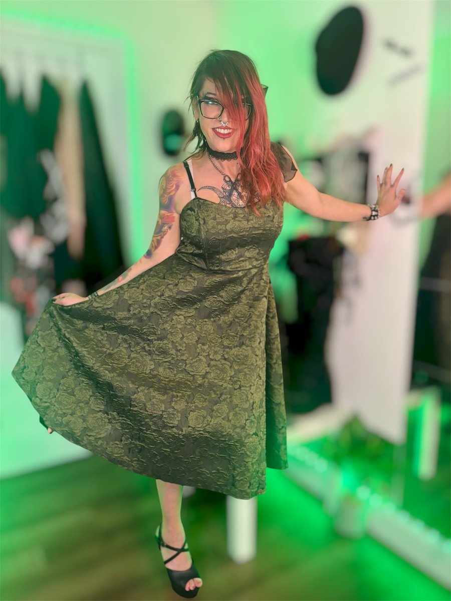 ts_miss_ino's tweet image. You know it’s the right one when you can’t take your eyes off it 💚

Latest deal: Dress 👗 45$ on clearance at Le Chateau
Heels 89$ on clearance at ShoeFreaks.ca

#dress #heels #deals #outfit #styling