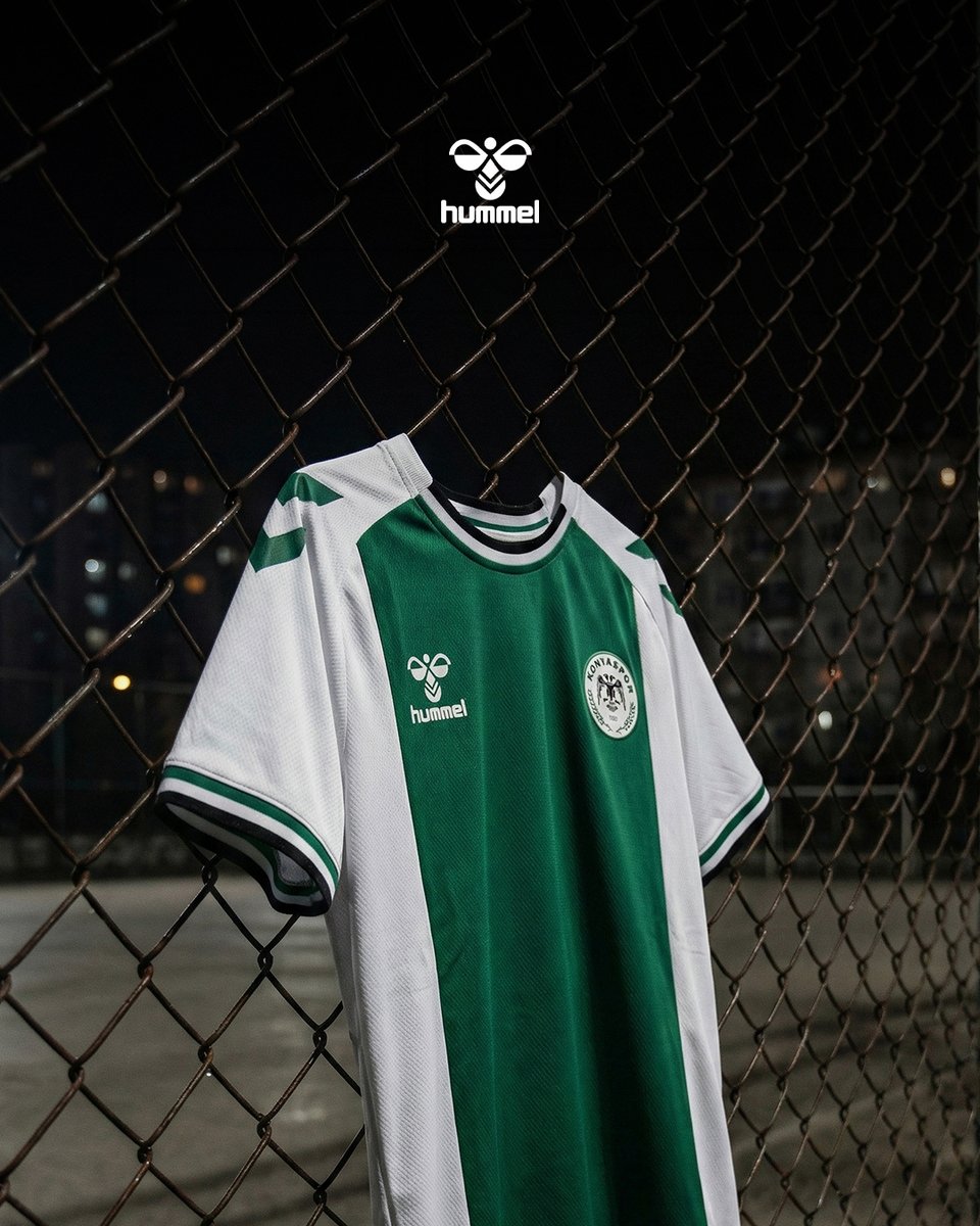 hummelturkey's tweet photo. Derin köklerden gelen güç, hummel ile yeni bir boyut kazanıyor.
Konyaspor, hummel formalarıyla geçmişin izini geleceğe taşıyor.

#hummel #Konyaspor https://t.co/hEmlr5GIFI