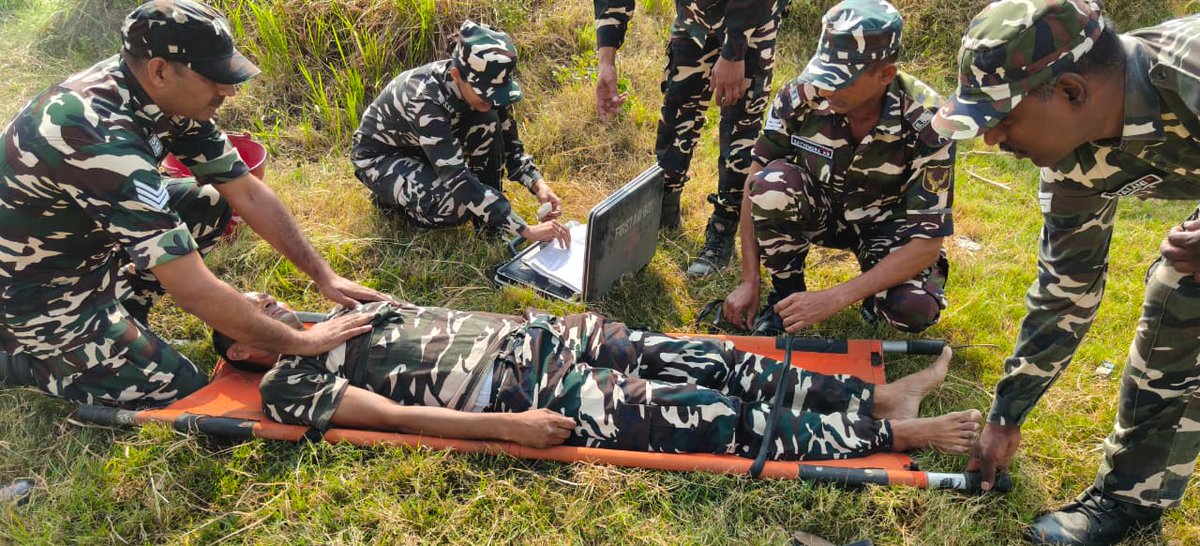 43BnSSB_INDIA's tweet image. 43वीं वाहिनी स.सी.बल, सिद्धार्थनगर के सीमा चौकी खुनवा में फायर फाइटिंग एवं बचाव कार्य का अभ्यास किया गया।
अभ्यास में जवानों ने त्वरित प्रतिक्रिया, सुरक्षित निकासी एवं संसाधनों के प्रभावी उपयोग का प्रदर्शन किया।
@SSB_INDIA 
@SSBFTRLUCKNOW 
@SSBSHQGKP 
#FireFighting #RescueTraining
