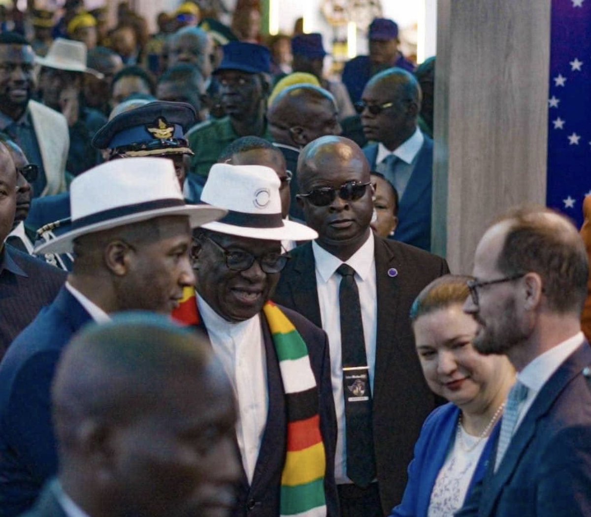 France in Zimbabwe 🇫🇷🇿🇼 tweet media