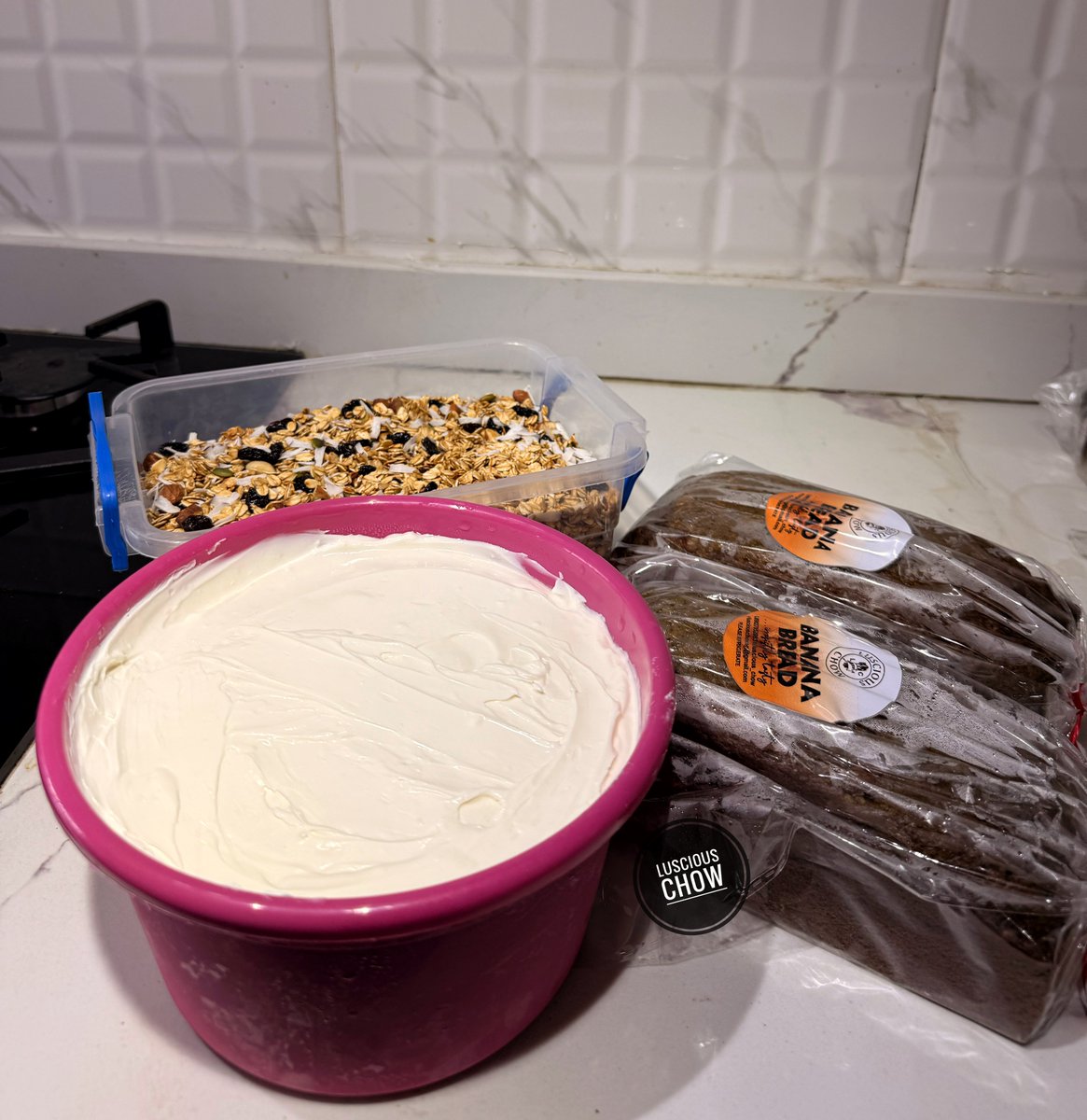 adaezennaji_'s tweet photo. Customer’s order:
- 2Litres freshly made unsweetened Greek Yogurt, 1 Bowl of Healthy Granola, 2x Regular plain banana bread 🥖 

Total Bill: 62,900🫶
@luscious_chow https://t.co/gvrwG9t440
