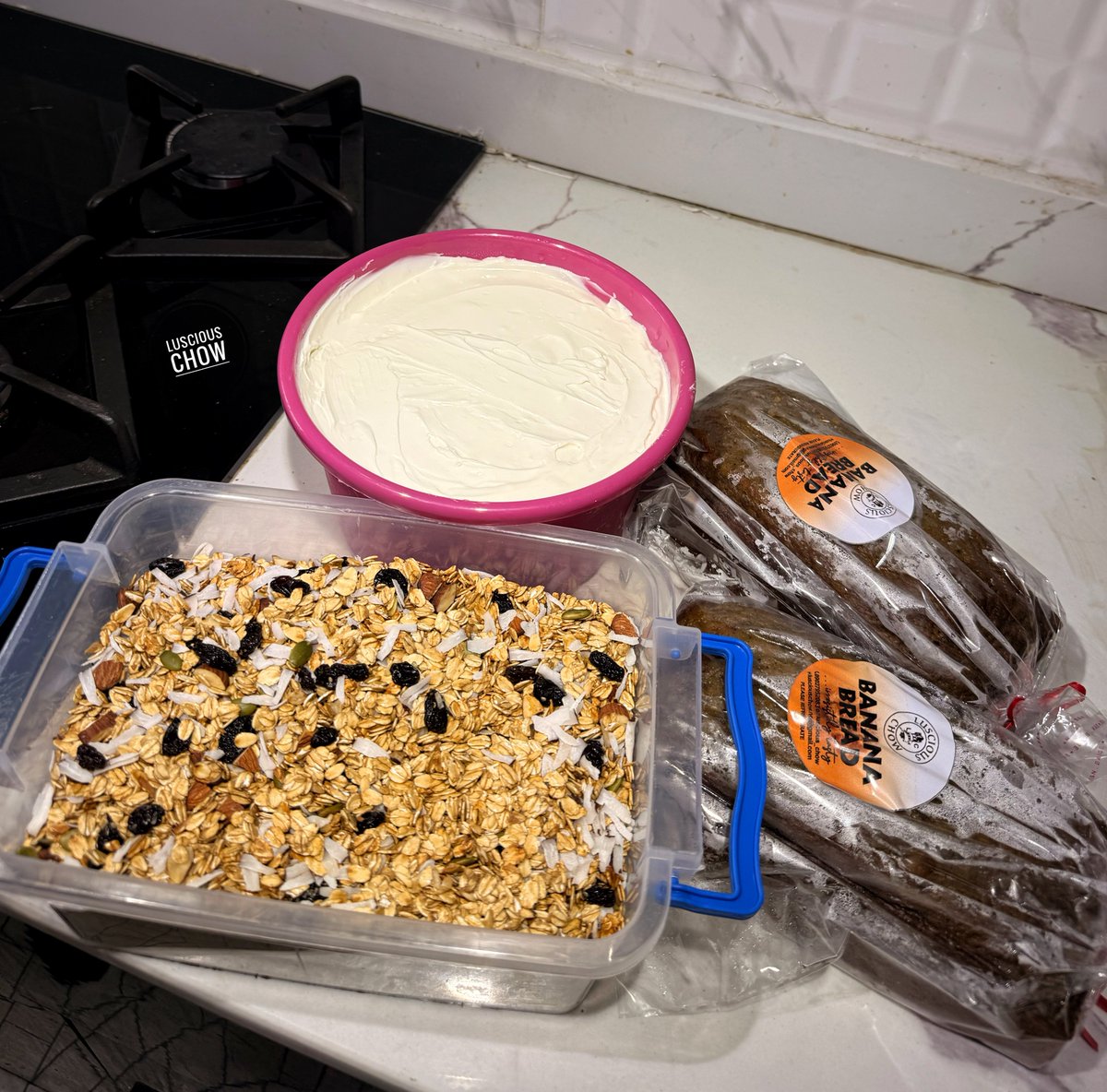 adaezennaji_'s tweet photo. Customer’s order:
- 2Litres freshly made unsweetened Greek Yogurt, 1 Bowl of Healthy Granola, 2x Regular plain banana bread 🥖 

Total Bill: 62,900🫶
@luscious_chow https://t.co/gvrwG9t440