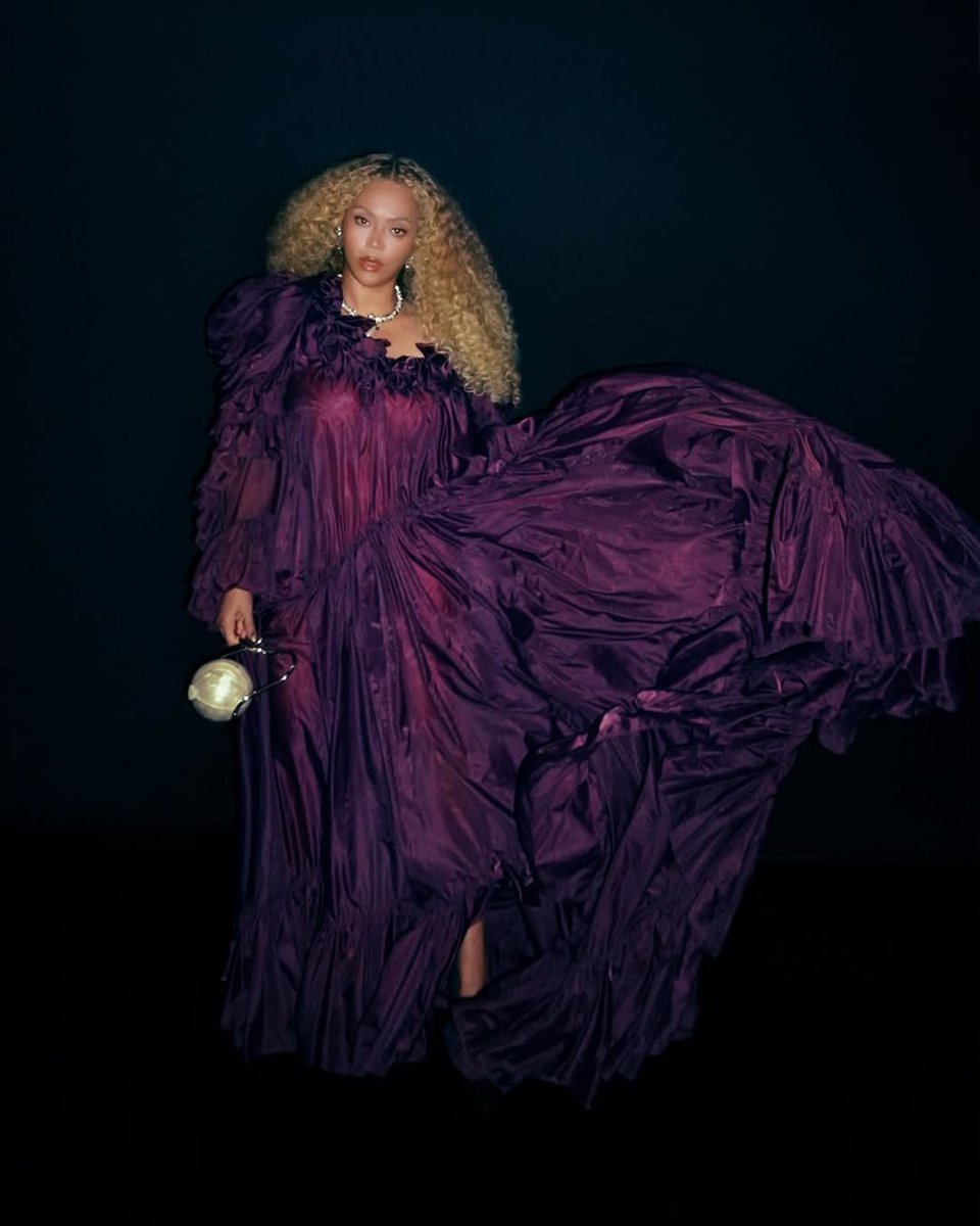 marieclaire's tweet image. BeyHive, wake up!! #Beyonce just dropped new photos on Instagram, one week before her Met Gala return. What do we think the queen is up to? 🐝 👀