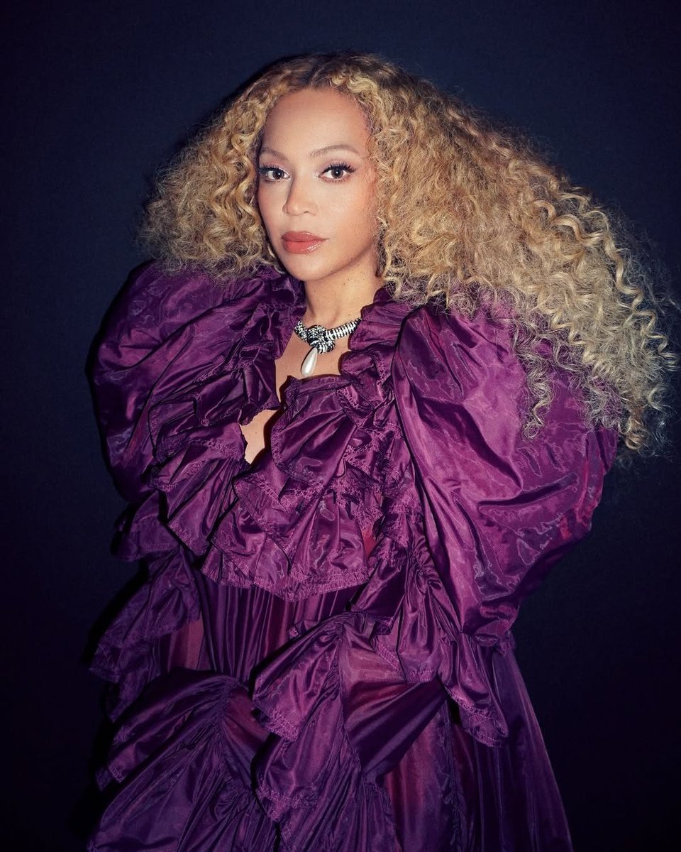 marieclaire's tweet image. BeyHive, wake up!! #Beyonce just dropped new photos on Instagram, one week before her Met Gala return. What do we think the queen is up to? 🐝 👀