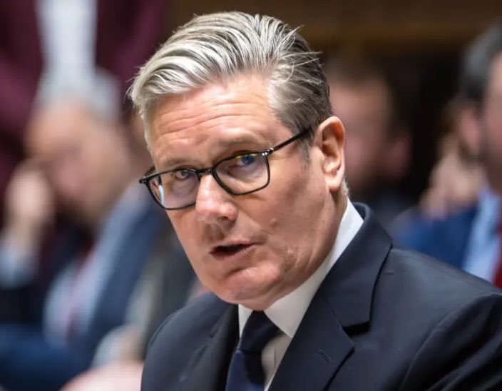 🚨Tomorrow, MPs will vote on whether to refer Starmer to the Privileges Committee.

If it passes, he will be investigated for potentially misleading Parliament.

Johnson was forced to resign when the same happened to him. 

Why should Starmer have the special privilege of staying