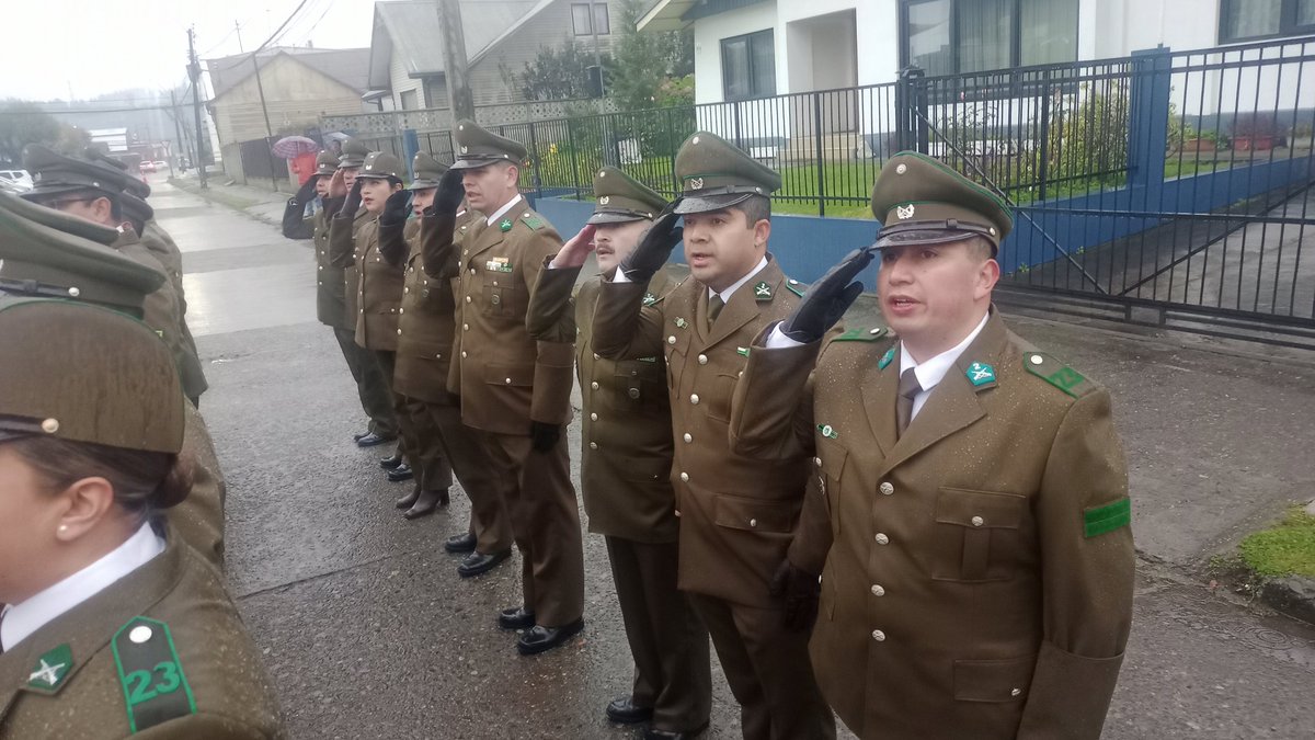 2016cruce's tweet photo. ✅ ️Izamiento pabellón nacional en el marco del Día del Carabinero en la Subcomisaria de San José comuna de Mariquina.

#sjmq #mariquina #losrios #valdiviacl #Carabineros #diadelcarabinero @CarabLosRios @Carabdechile @radiocarab https://t.co/6citNX6EKv
