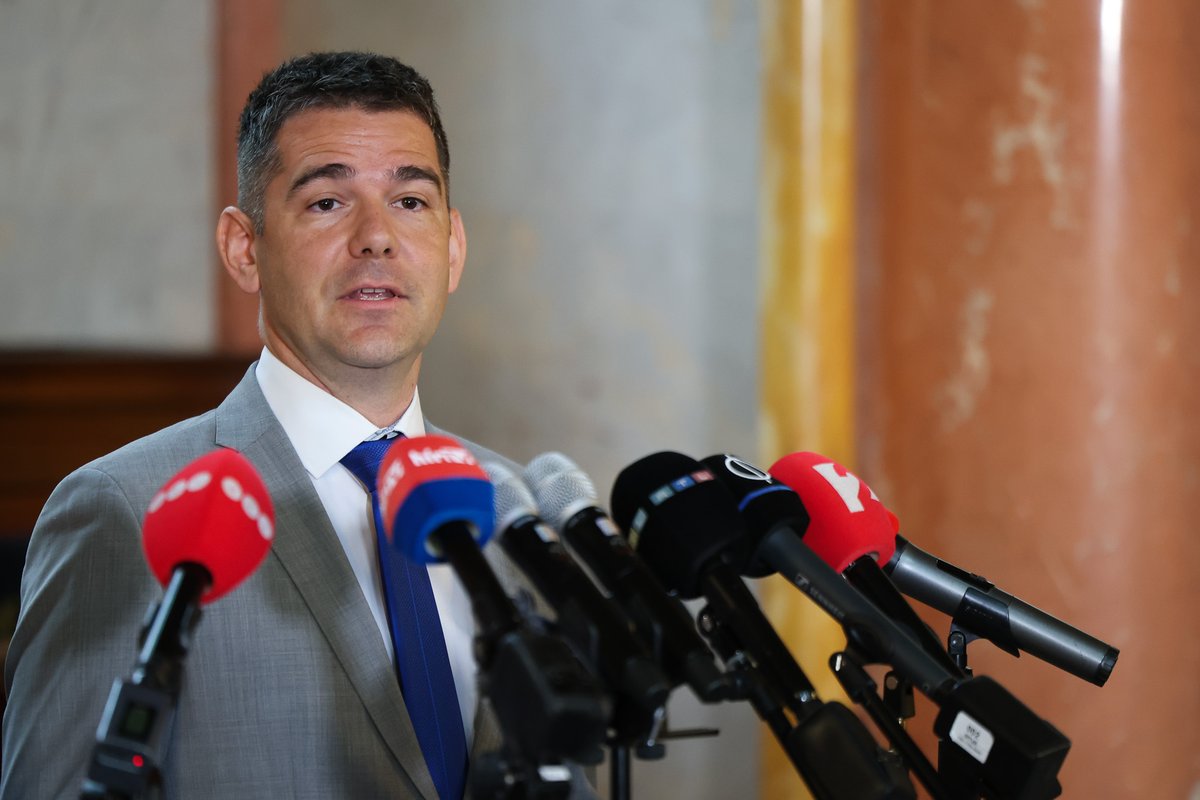 Novák Előd tweet media