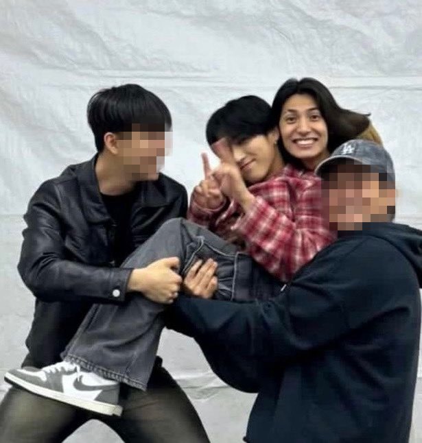 HAN CRAVE tweet media