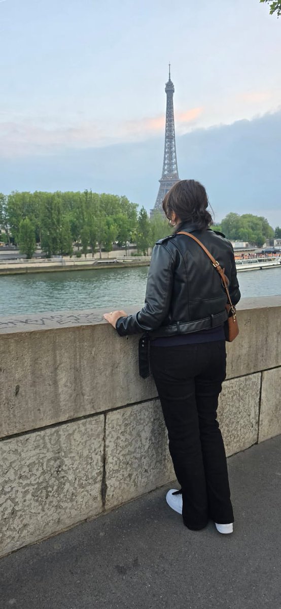 AnabilaOfficial's tweet image. بمثل اليوم  مر عام بسرعة  من  2025  كنت أودّع باريس على وجهة ثانية  .
🇫🇷 
#paris  #NabilaLens