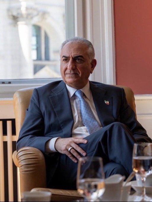 🇮🇷خیابان ۲۵۸۴ tweet media