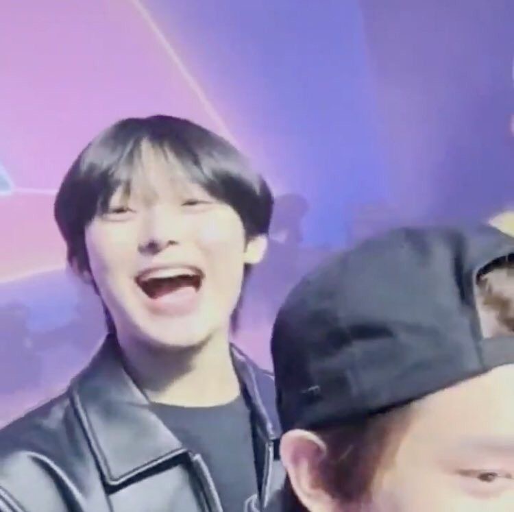 ◠‿◠ tweet media