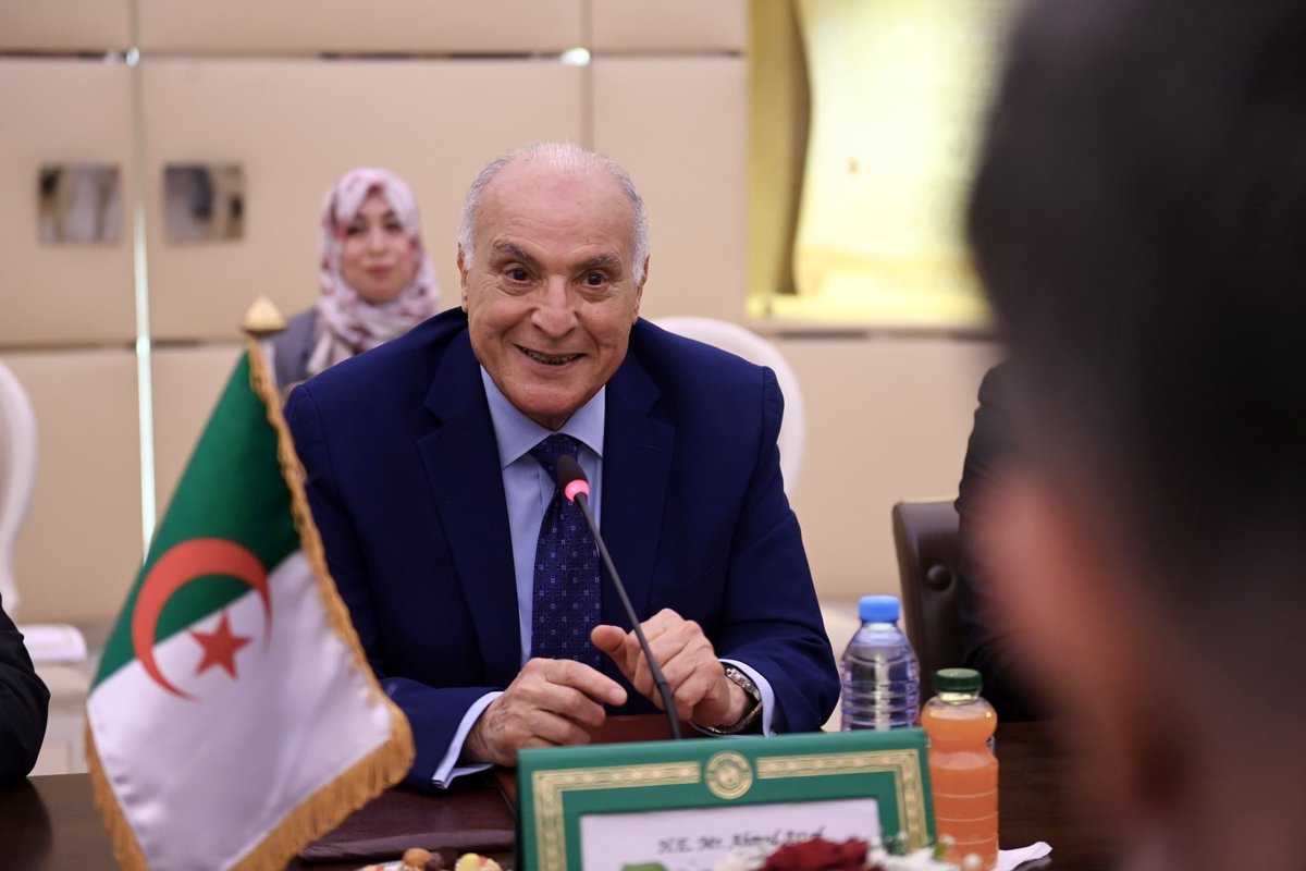 Algeria_MFA's tweet photo. استقبل وزير الدولة، وزير الشؤون الخارجية والجالية الوطنية بالخارج والشؤون الإفريقية، السيّد @AhmedAttaf_Dz  اليوم بمقر الوزارة، وزير الشؤون الخارجية لدولة البوسنة والهرسك @mfa_bih السيّد @DinoKonakovic، الذي يقوم بزيارة رسمية إلى الجزائر. 
🇩🇿🇧🇦 https://t.co/v8wsfi5S5h