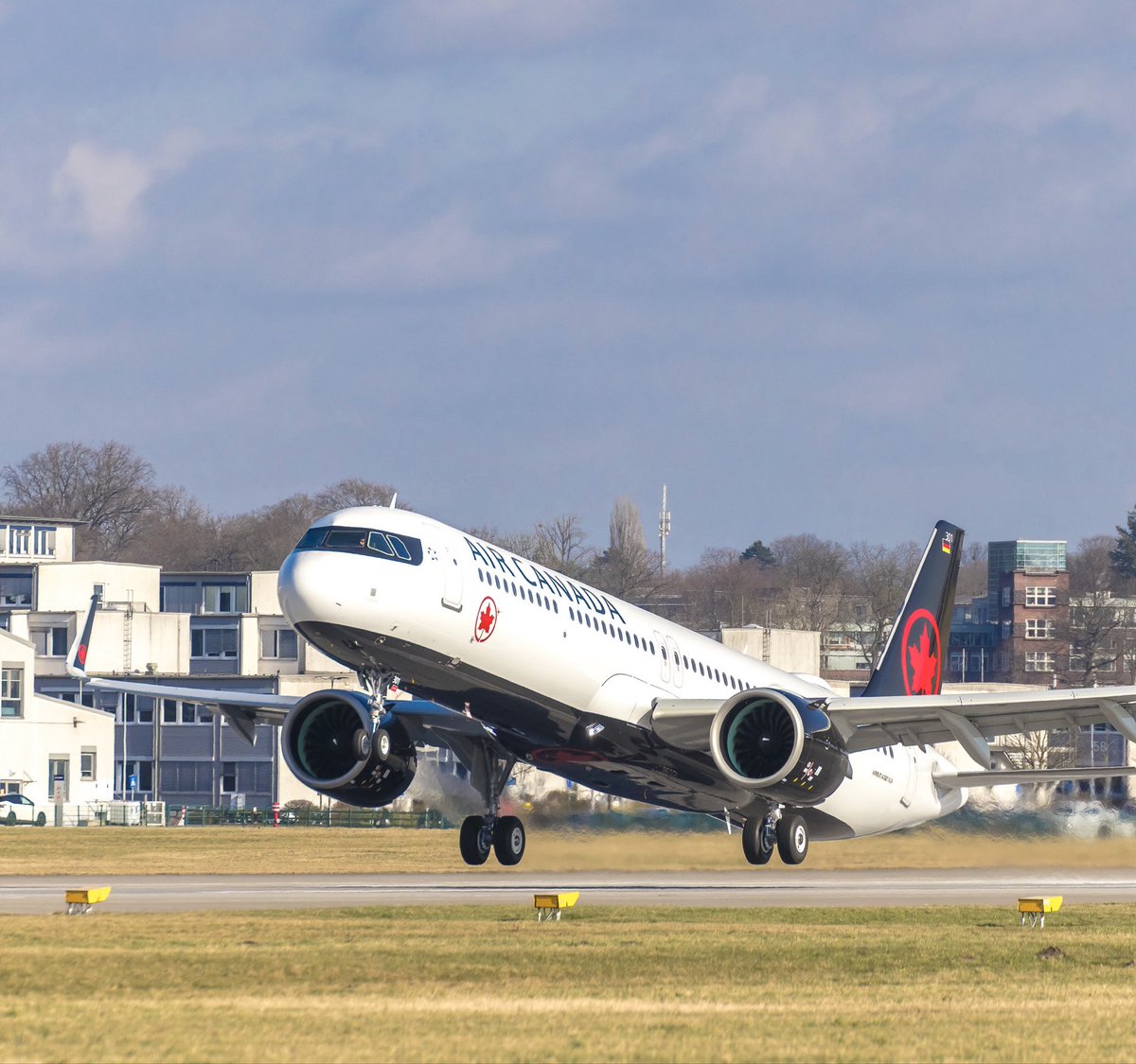 AAF_Aviation's tweet image. 🇨🇦 Air Canada reçoit son premier Airbus A321XLR, premier au #Canada 👏

🌎 Ce nouveau monocouloir long‑rayon va renforcer son réseau transatlantique depuis Montréal et Toronto, avec une cabine premium pensée pour les vols long‑courriers.
@AirCanada 
📝 lire plus :