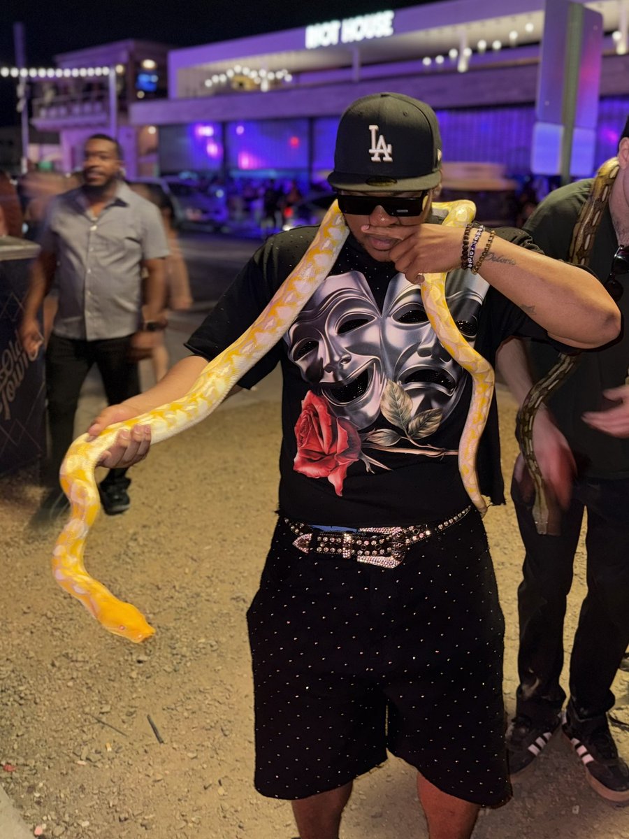 HallDemaurion's tweet image. Fear GOD respect all 🌍🦅#Rare